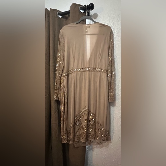 Brand- 16 - Picture 2 of 3